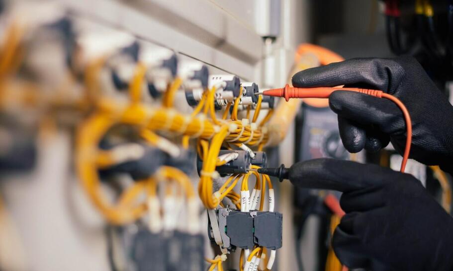 Jak przygotować się do wizyty elektryka Grójec 24h w przypadku awarii?