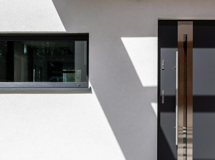 Jakie drzwi zewnętrzne najlepiej sprawdzą się w klimacie umiarkowanym?