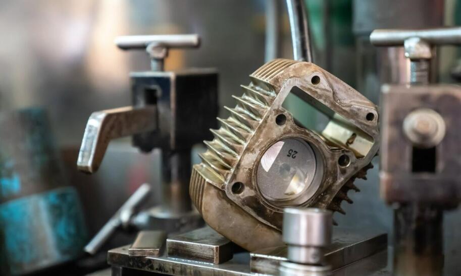 Jak szkiełkowanie aluminium może poprawić wydajność Twojego motocykla?