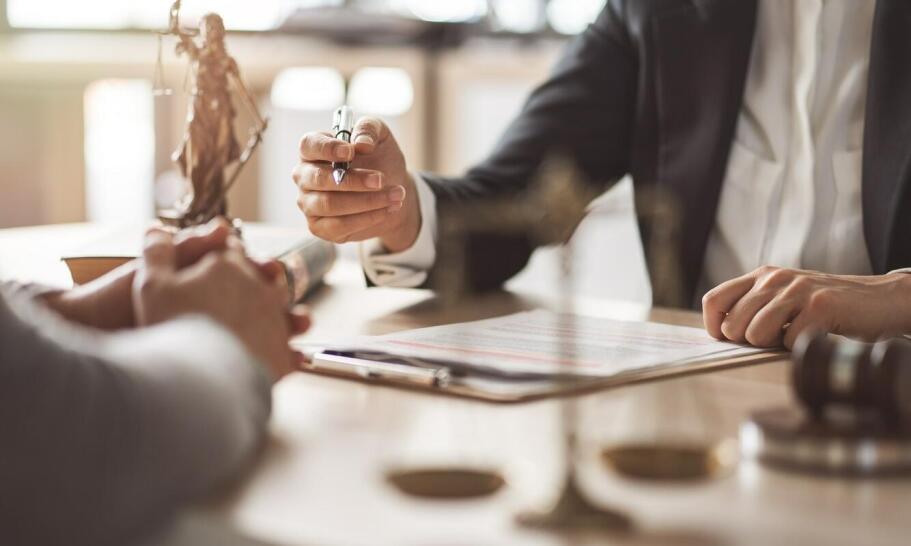 Znaczenie licytacji komorniczych dla wierzycieli - jak odzyskać swoje należności?