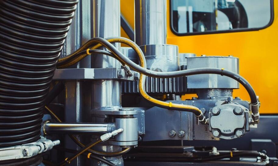 Wpływ naolejacza powietrza na redukcję kosztów eksploatacji urządzeń pneumatycznych