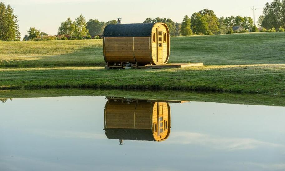 Basen i tenis stołowy – aktywny wypoczynek w gospodarstwie agroturystycznym