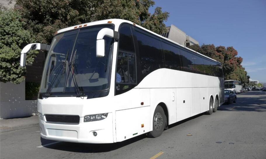 Jak wynajem busa może wspierać organizację wydarzeń kulturalnych?