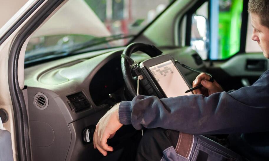 Jak serwis Citroën w Łodzi wspiera bezpieczeństwo pojazdów poprzez diagnostykę komputerową?