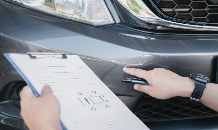Proces ustalania wartości rynkowej pojazdu przez rzeczoznawcę samochodowego