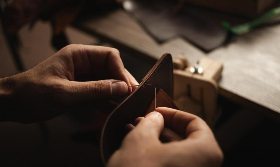 Jakie techniki rękodzieła mogą wzbogacić projektowanie torebek?