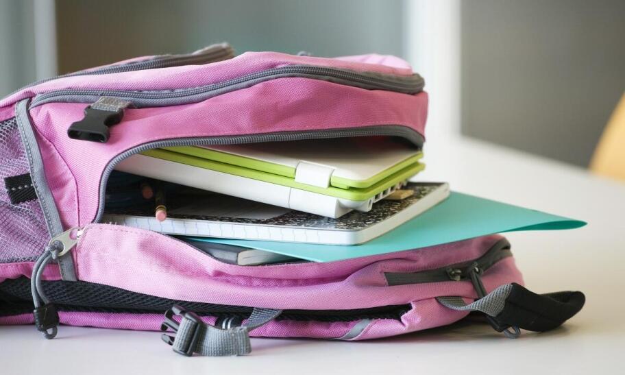 Co sprawia, że plecak Kanken Navy jest idealny na wyjazdy weekendowe?