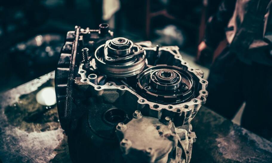 Rola doświadczenia w skutecznej naprawie sterowników skrzyń biegów