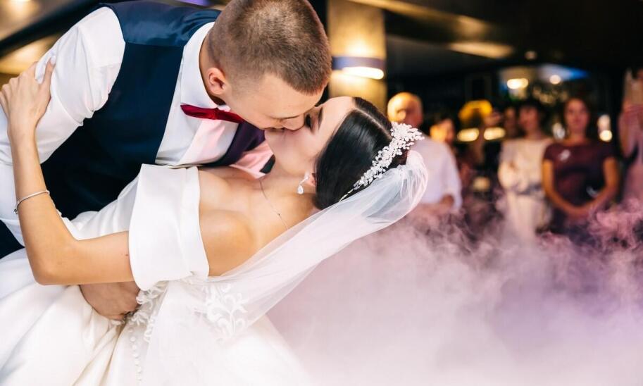 Jak wybrać polecany zespół muzyczny na wesele, aby zachwycić gości?