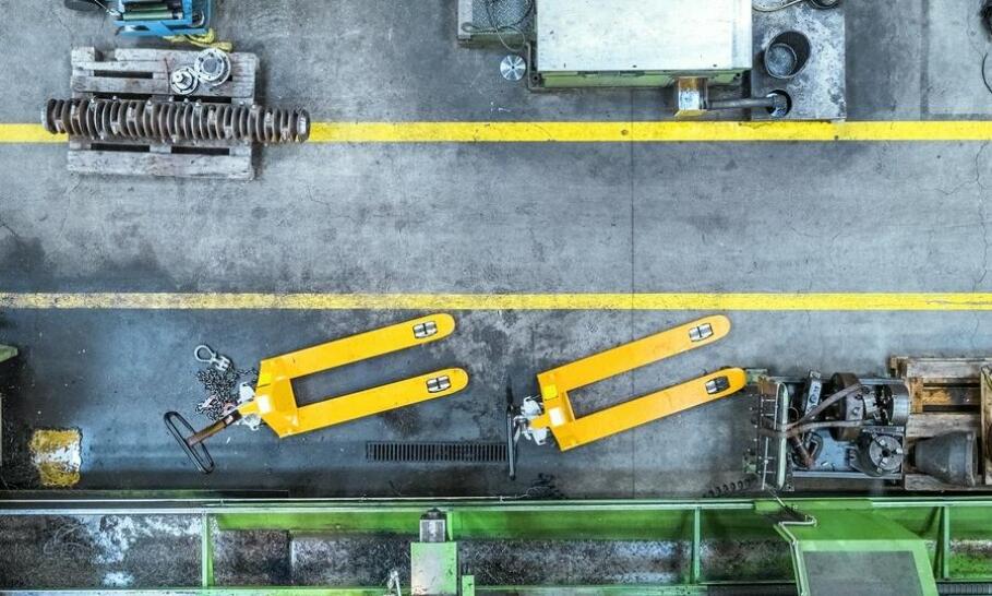 Systemy wywrotki w samochodach truck – efektywność i bezpieczeństwo pracy