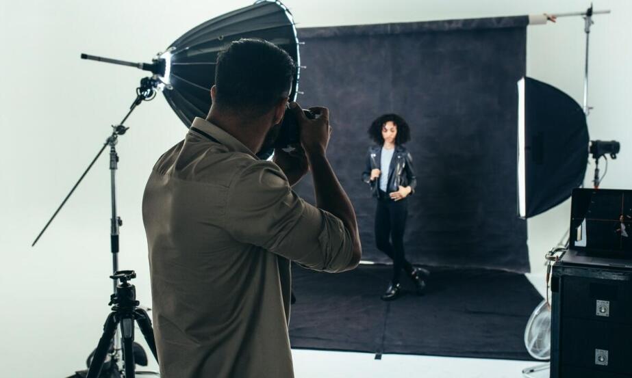 Dlaczego warto wybrać studio z możliwością zasłonięcia okien do sesji zdjęciowych?