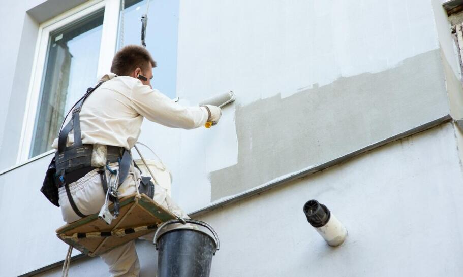 Pompka Yato a efektywność malowania elewacji z dużych wysokości