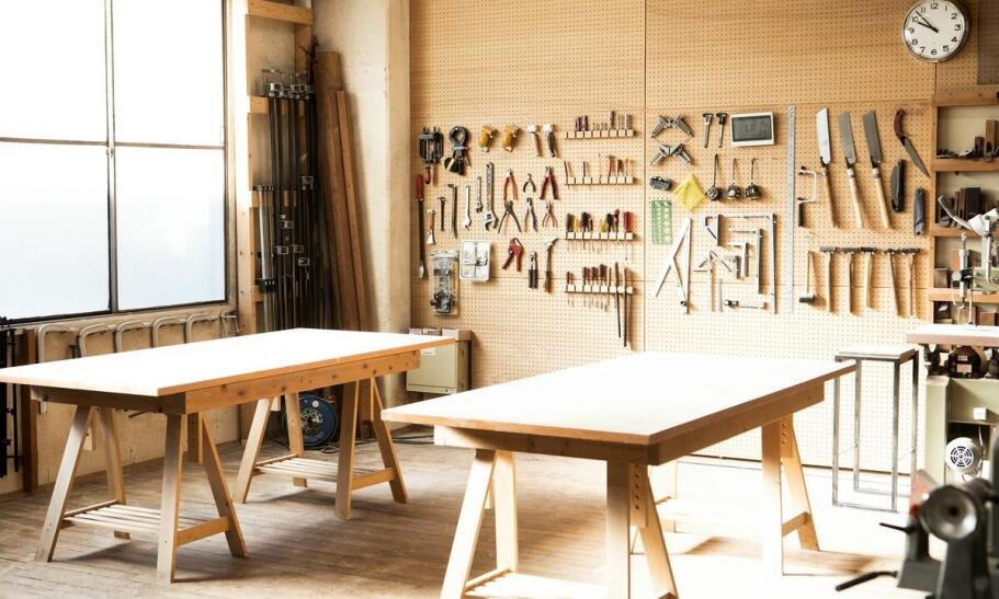 Jakie są zalety stosowania trudnopalnych płyt MDF w projektach wnętrzarskich?