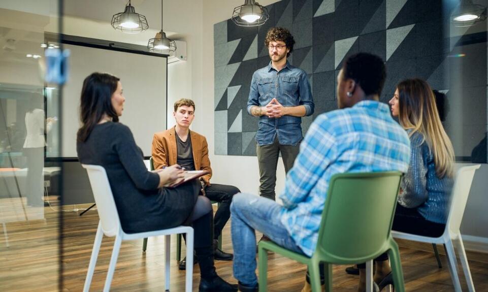 Jak wybrać odpowiedniego terapeutę do psychoterapii rodzinnej?