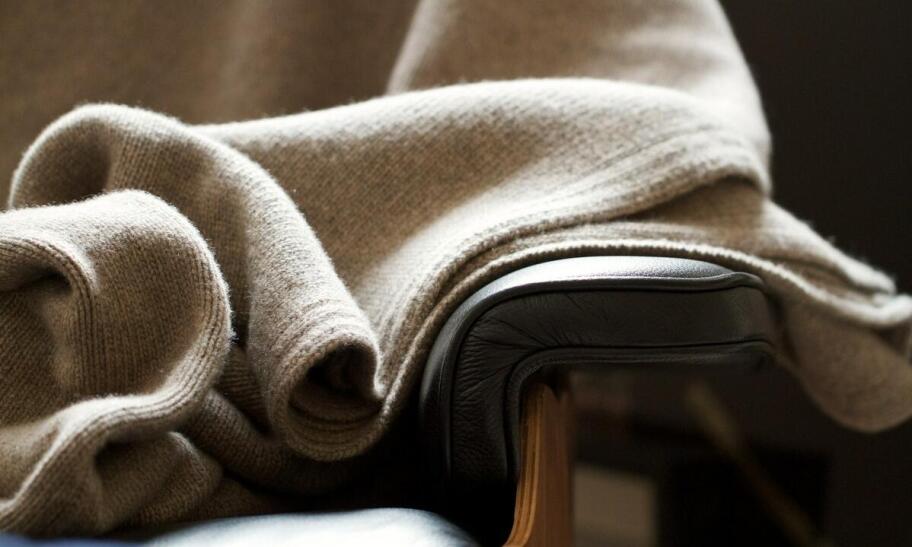 Dlaczego miodowy sweterek to must-have w tym sezonie?