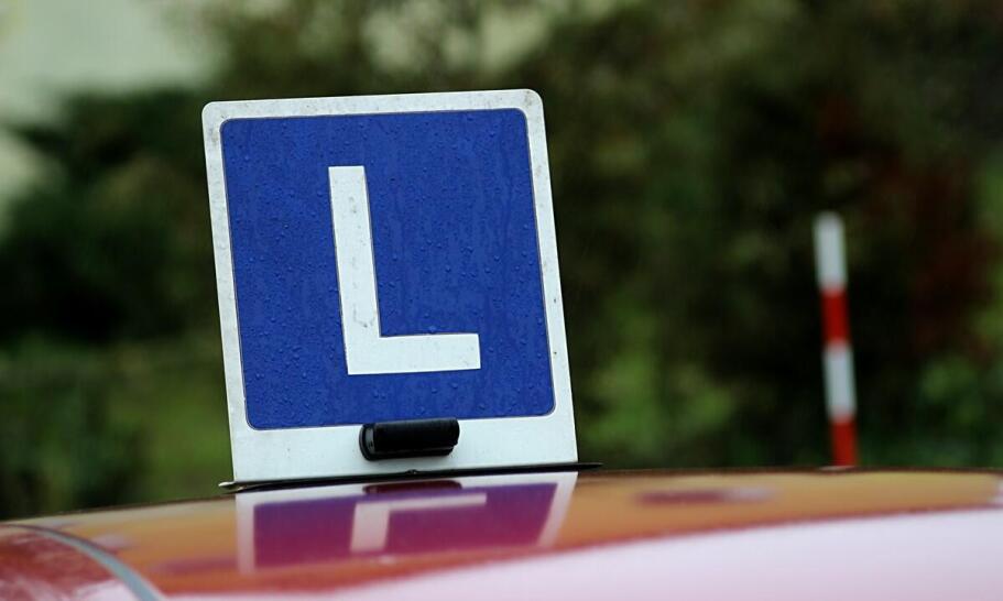 Jakie specjalne warunki oferuje szkoła jazdy Tarnów dla kursantów?