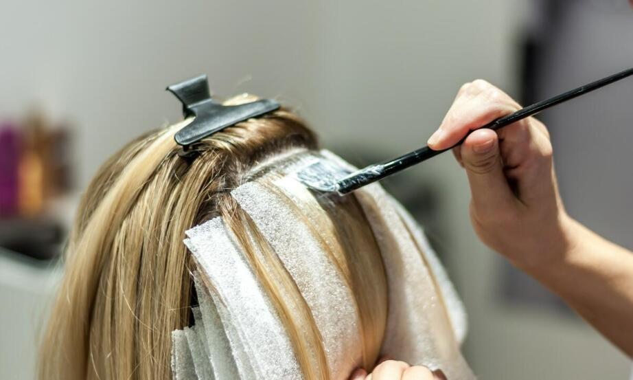 Nowości w koloryzacji dla odważnych – oferta zakładu fryzjerskiego iława