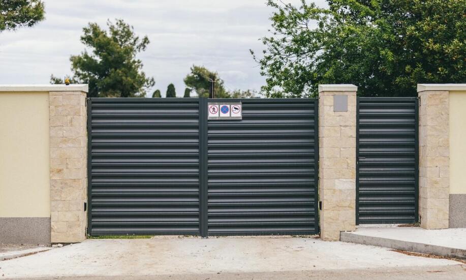 Jak wybrać idealne bramy na zamówienie, które spełnią Twoje oczekiwania?