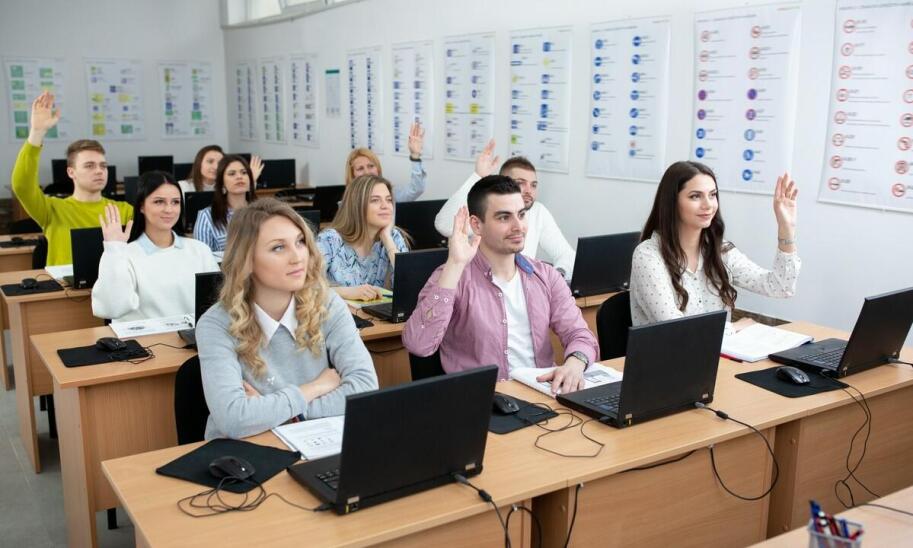 Możliwości edukacji cyfrowej w szkołach średnich w Katowicach