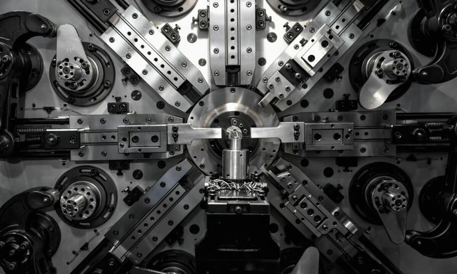 Wybór odpowiedniej giętarki do prętów dla Twojej firmy: Na co zwrócić uwagę?