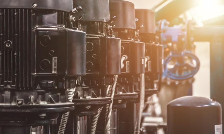 Jak dźwigi hydrauliczne wpływają na efektywność budynków komercyjnych?