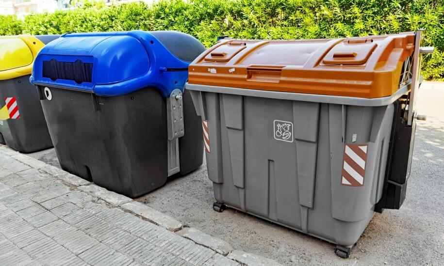 Jak osłony śmietnikowe wspierają segregację odpadów w przestrzeniach miejskich?