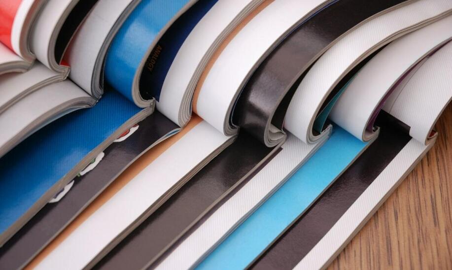 Jak producent smyczy reklamowych może wspierać wizerunek Twojej marki?