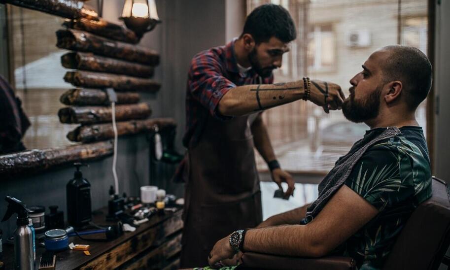 Barber Wolbrom: najlepsze techniki strzyżenia włosów męskich dla perfekcyjnego wyglądu