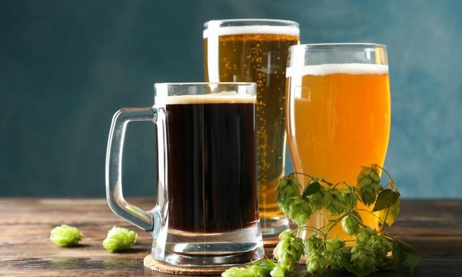 Jak piwa dedykowane wpływają na rozwój lokalnych browarów?