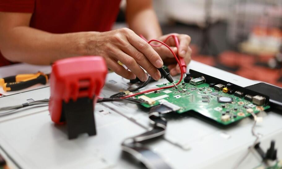 Wpływ nowoczesnych narzędzi diagnostycznych na serwisowanie falowników