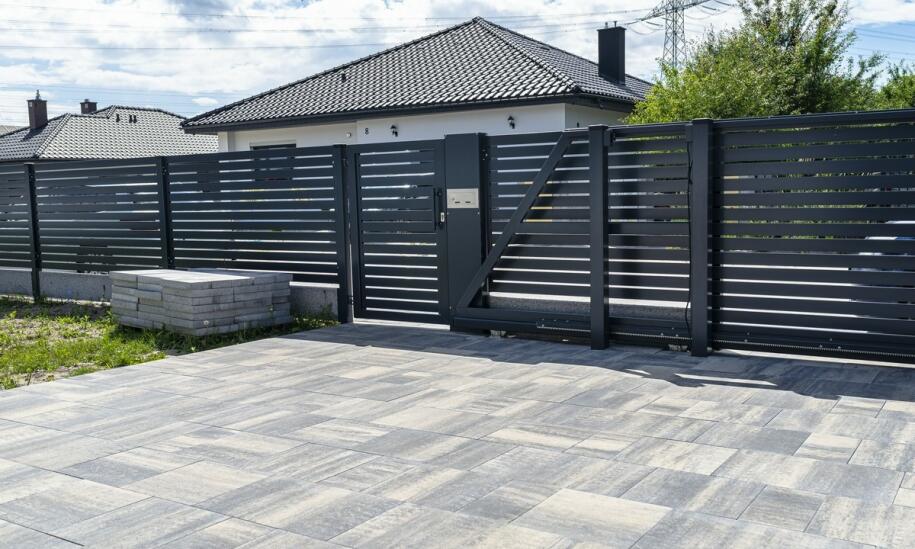 Jak ogrodzenia panelowe mogą zwiększyć prywatność Twojego domu?