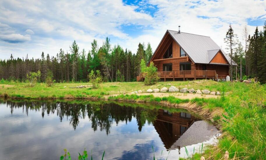 Jakie są kluczowe elementy projektowania energooszczędnych domów drewnianych?