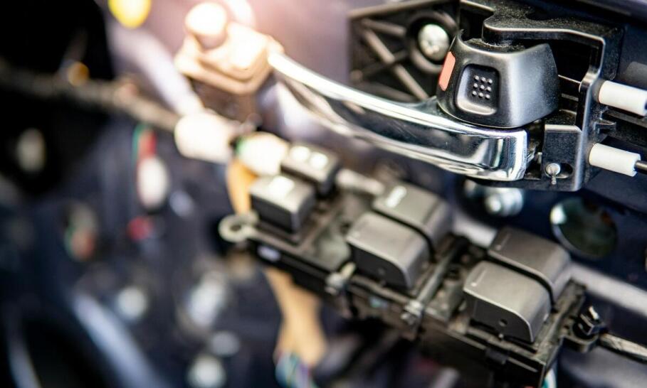 Korzyści z szybkiej naprawy centralnego zamka w pojazdach