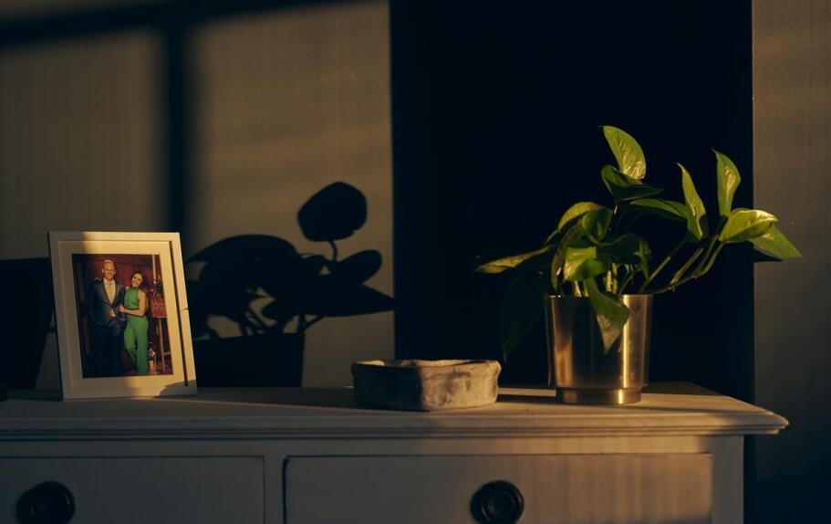 Znaczenie wsparcia psychologicznego dla rodzin zmarłych podczas organizacji pogrzebu