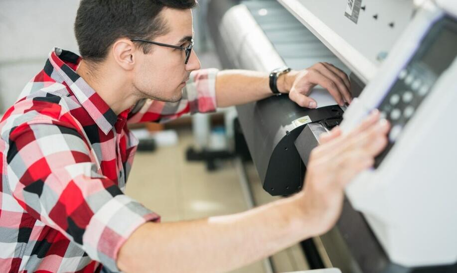 Serwis drukarek – jak przebiega proces naprawy urządzeń biurowych?