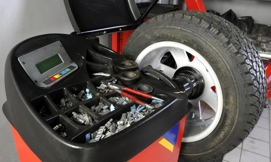 Mobilny serwis opon a wyważanie kół – dlaczego to ważne dla Twojego pojazdu?