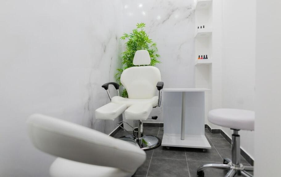 Najnowsze techniki oświetleniowe w sesjach beauty w Warszawie