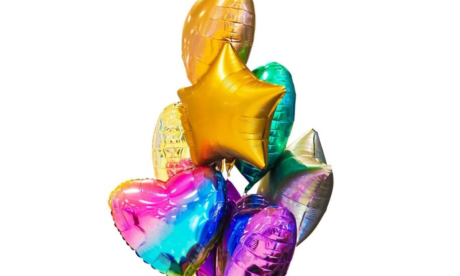 Balony z helem jako prezent – dlaczego warto wybrać pocztę balonową?