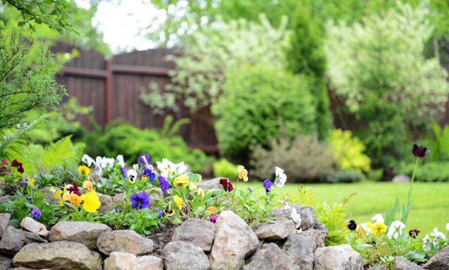 Jak wybrać odpowiednie ogrodzenie dla posesji wiejskiej?