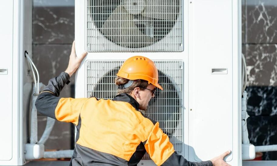 Montaż pomp ciepła: jak przebiega proces weryfikacji technicznej na miejscu?