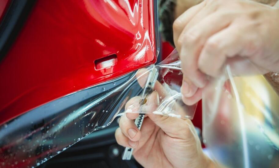 Jak folia PPF chroni lakier samochodowy przed promieniowaniem UV?