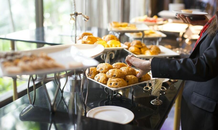 Zalety zamówienia cateringu śniadaniowego na spotkania biznesowe