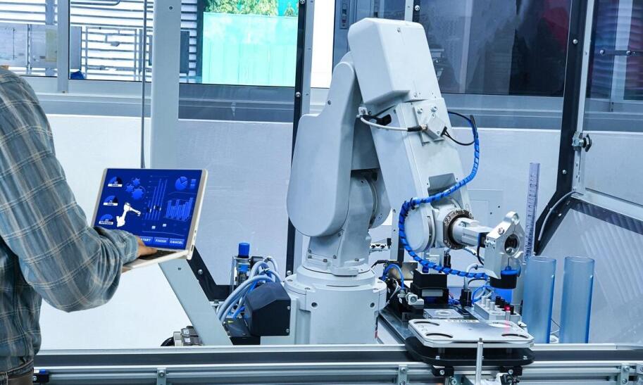 Ile zarabia inżynier automatyki i robotyki w Polsce?