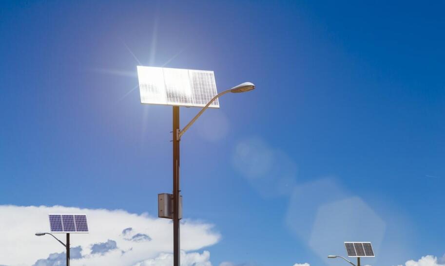 Czym usunąć żywicę z paneli?