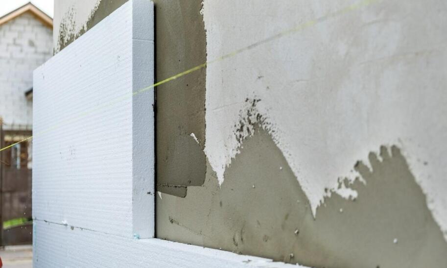 Jak wkręcić kołki do styropianu?