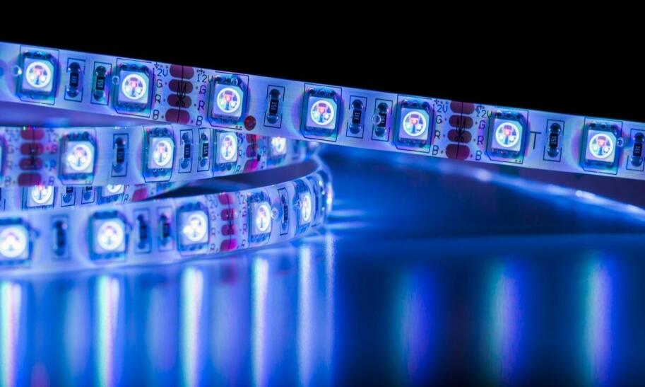 Jak zamontować listwę LED?