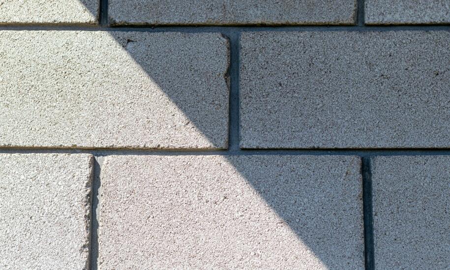 Jak płytka klinkierowa wpływa na izolację akustyczną pomieszczeń?