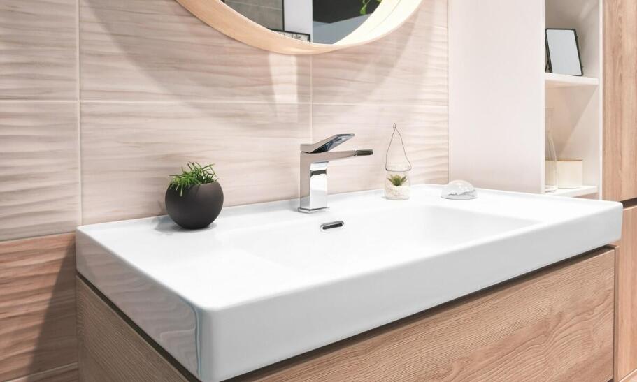 Jak uniknąć błędów przy wyborze akcesoriów łazienkowych bez wiercenia?