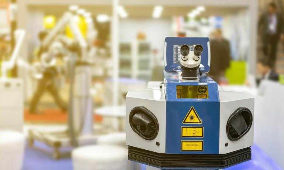 Jak filtry laserowe poprawiają bezpieczeństwo pracy z urządzeniami optycznymi?