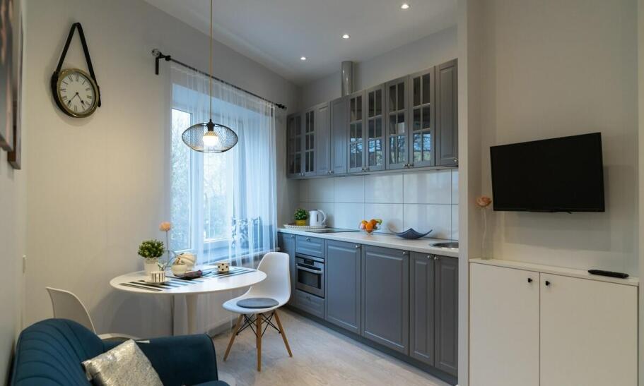 Jak meble na wymiar mogą poprawić funkcjonalność małych mieszkań?